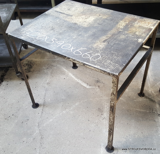 Stolek 720X590X660 (STOLEK 720X590X660 (2).jpg)